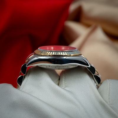 Rolex Oyster Perpetual Lady 67193, side view of the case, fluted bezel, and bracelet links.