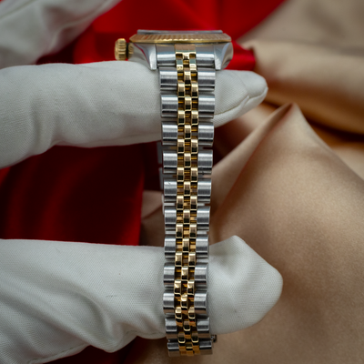 Rolex Oyster Perpetual Lady 67193, side view showing the jubilee bracelet with gold and steel links and the watch crown.