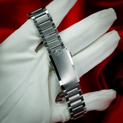 Omega Speedmaster 57 Chronograph 332.10.41.51.10.001, brushed and polished stainless steel clasp with Omega logo.
