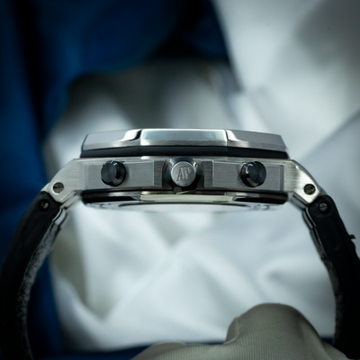 Audemars Piguet Royal Oak Offshore Chronograph 26470ST.OO.A028CR.01, close-up view of the right side of the case.