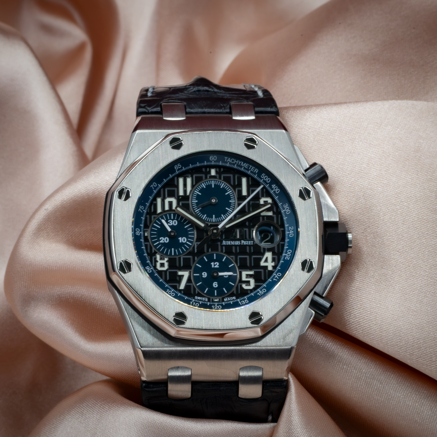 Audemars Piguet Royal Oak Offshore Chronograph 26470ST.OO.A028CR.01, close-up of the blue dial with subdials.
