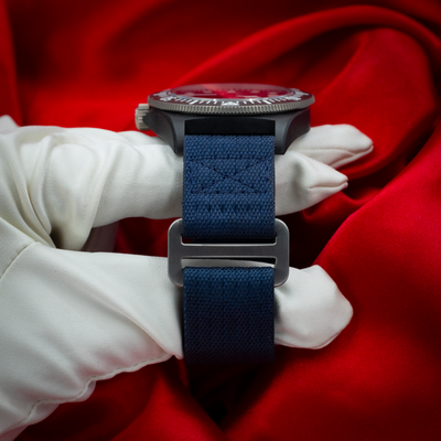 Tudor Alinghi Red Bull Pelagos Fxd – Racing M25707KN watch, side view of the case, crown, and blue fabric strap.