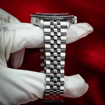 Tudor Black Bay 41mm M7941A1A0NU-0003, side view of case, crown and bracelet.