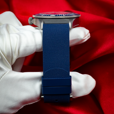 Tudor Pelagos FXD Marine Nationale 25707B/23-0001 case side with blue strap.