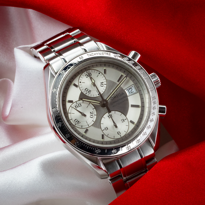 Omega Speedmaster Date 3513.30.00 watch close-up of dial and bezel.