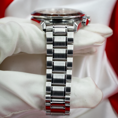 Omega Speedmaster Date 3513.30.00 watch, side view of the stainless steel bracelet, case, and pushers.