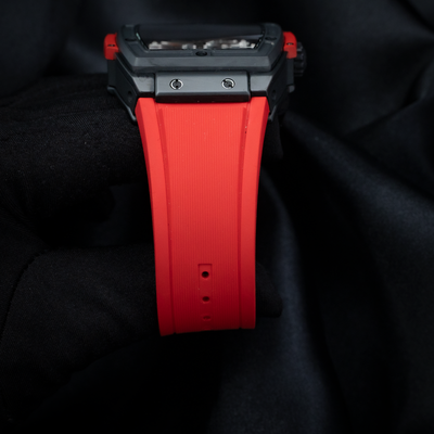 Hublot Spirit of Big Bang Red Vitrail Limited Edition 312.CI.0002.LR, side view of the black ceramic case and red rubber