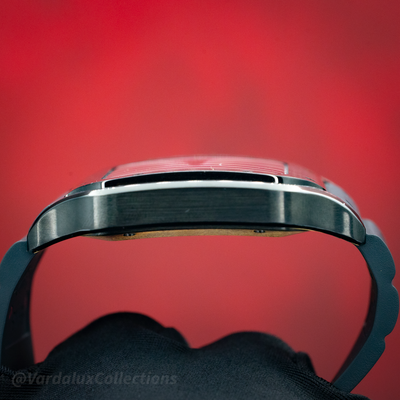 Cartier Santos De Cartier WSSA0039, side view of brushed case and rubber strap.