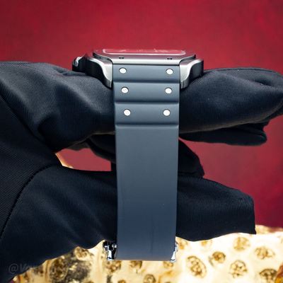 Cartier Santos De Cartier WSSA0039, side view of the watch case and black rubber strap with visible rivets.
