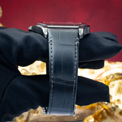 Cartier Santos De Cartier WSSA0039, side view of case and dark gray alligator leather strap.