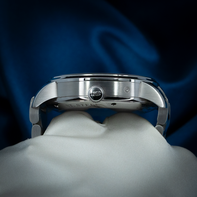 Glashütte Original Senator Excellence 1-36-02-01-02-61, watch case side view with crown and lugs.