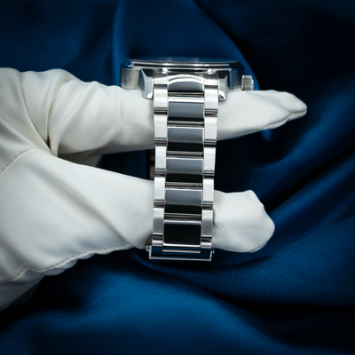 Glashütte Original Senator Excellence 1-36-02-01-02-61, close-up of brushed metal and black ceramic bracelet.