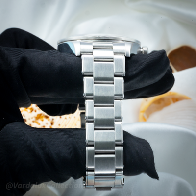 Tudor Black Bay 58 79030B watch, profile view of case and metal bracelet.