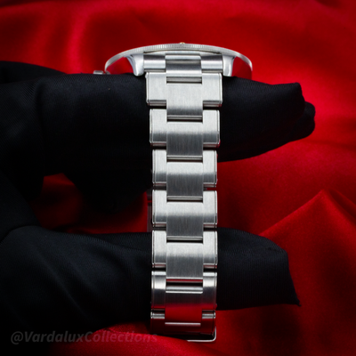 Tudor Black Bay Fifty-Eight M79030N-0001, stainless steel bracelet view on black and red fabric.