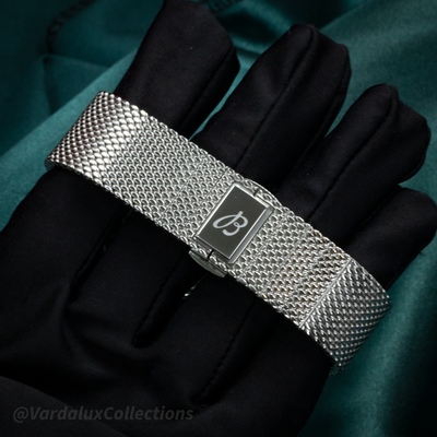 Breitling SuperOcean Heritage B31 AB31100361L1A1 clasp, a silver mesh bracelet with an engraved Breitling logo.