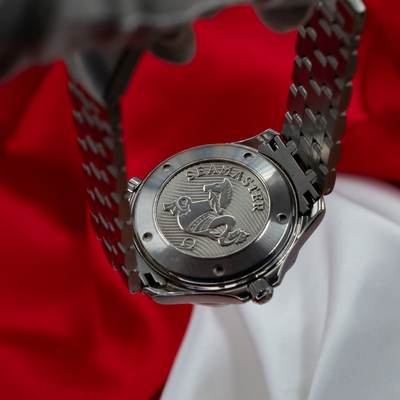 Omega Seamaster Diver 212.30.41.20.01.003, detailed view of the watch's engraved caseback and bracelet.